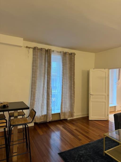 Charmant Appartement Au Moulin Rouge Paříž Exteriér fotografie